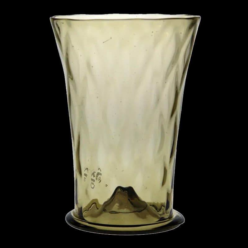 Spätmittelalterlicher mundgeblasener Glasbecher mit hochgezogenem Boden, nach Original aus Nordböhmen