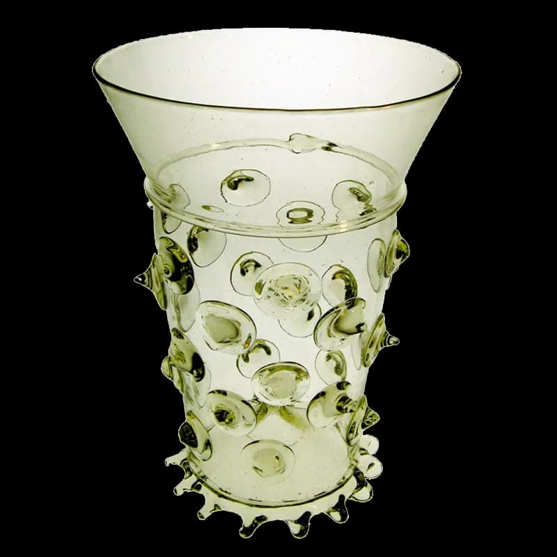 Spätmittelalterlicher Glasbecher mit Noppendekor, nach Original aus Böhmen