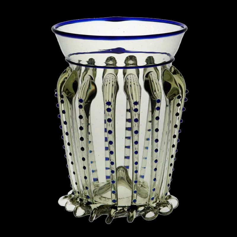 Spätmittelalterlicher Glasbecher mit Zackendekor, nach Original aus Böhmen