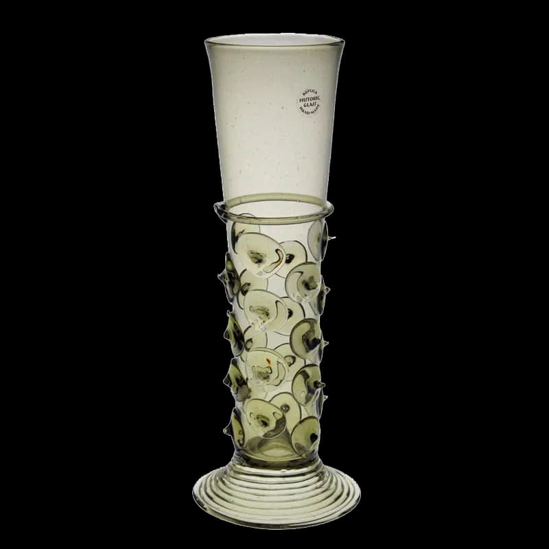 Spätmittelalterlicher Glasbecher mit spitzen Zacken, nach Original aus Böhmen